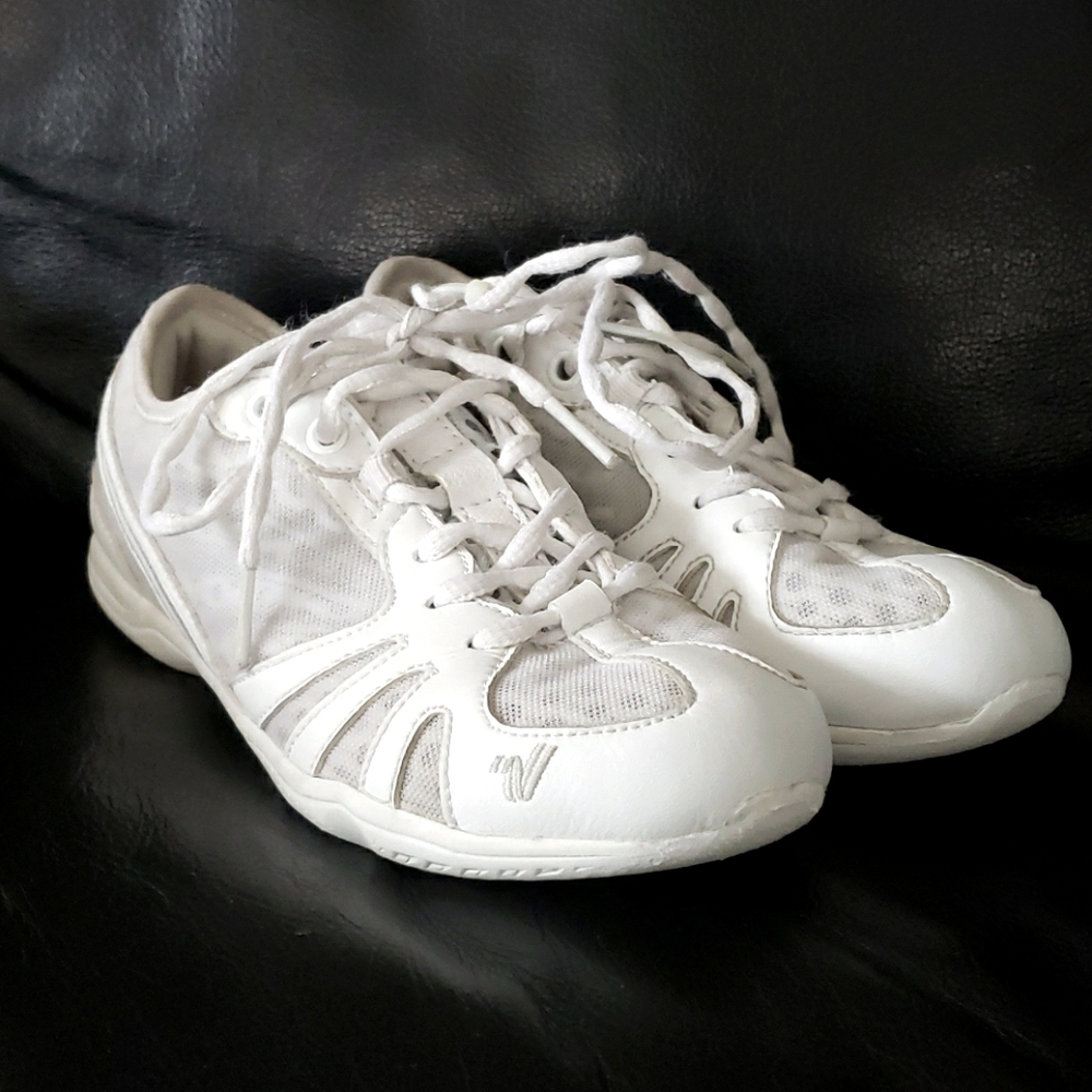 Varsity Last Pass 2.0 cheer shoes